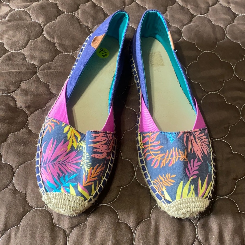 Women’s Sperry Cloth Shoes